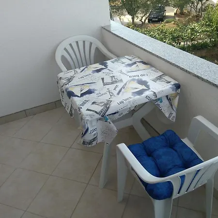 Diklo 13982a Apartamento Zadar
